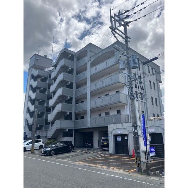 駐車場　建物外観