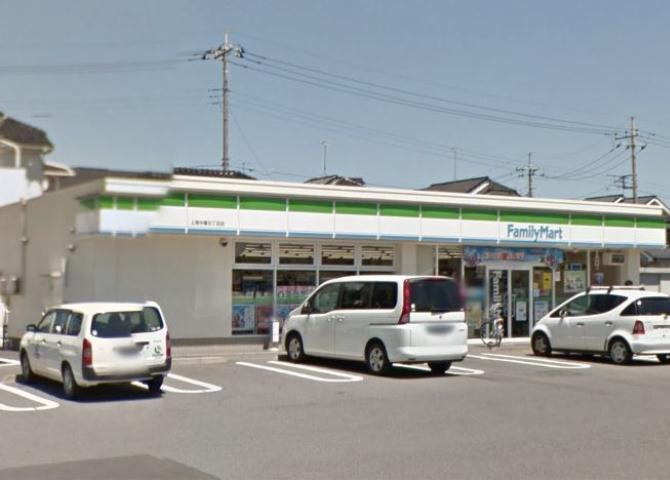 コンビニ　ファミリーマート上尾中妻五丁目店（コンビニ）まで729m