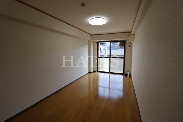 居室・リビング　同物件別部屋です。