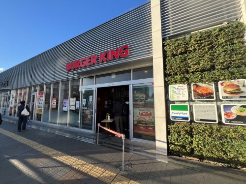 飲食店　バーガーキング エミオ保谷店（飲食店）まで221m