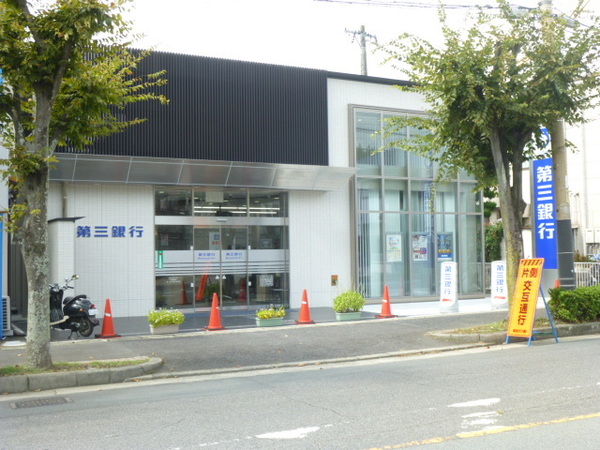 銀行　三十三銀行津駅西支店（銀行）まで1572m