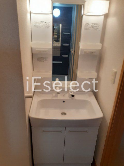 洗面設備　朝の忙しい時間に便利な洗髪化粧台！