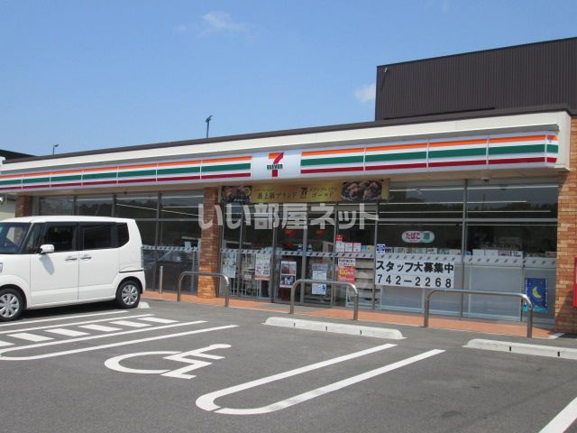 コンビニ　セブンイレブン若松小敷（コンビニ）まで678m