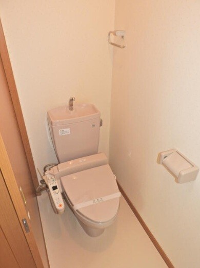 トイレ　※参考画像（間取り反転）