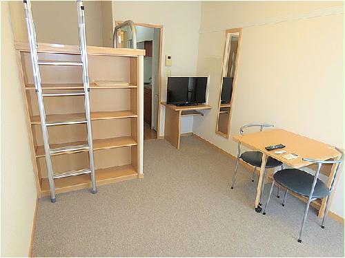 居室・リビング　カーペットのお部屋です