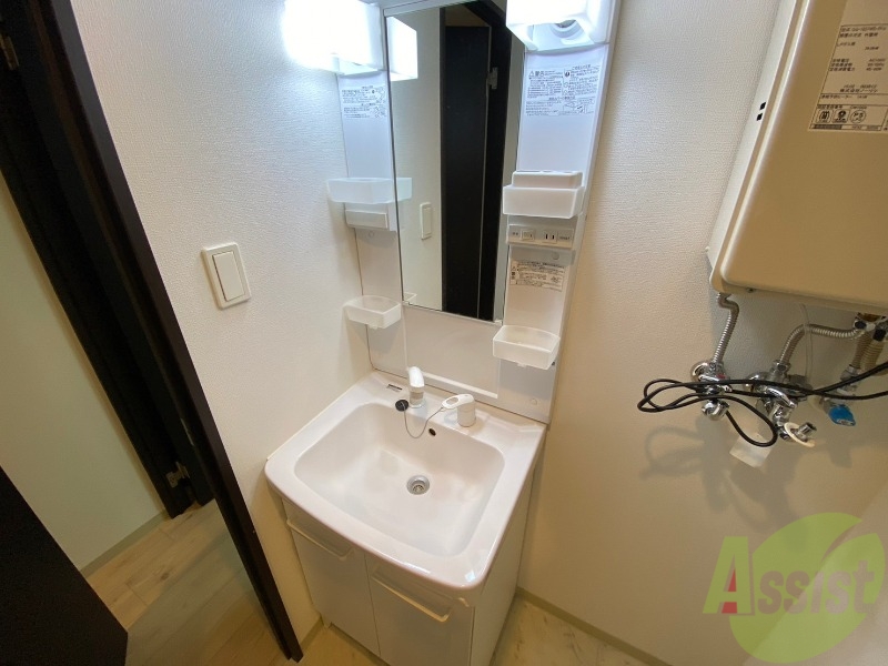 洗面設備　シャンプードレッサー。身支度はここでばっちりですね。