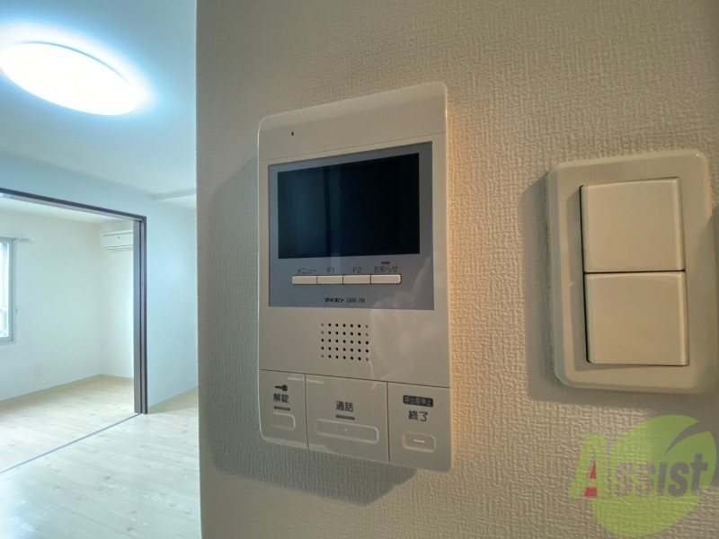 セキュリティ　ＴＶモニター付インターホンです。来客者の顔が見えるので安心！