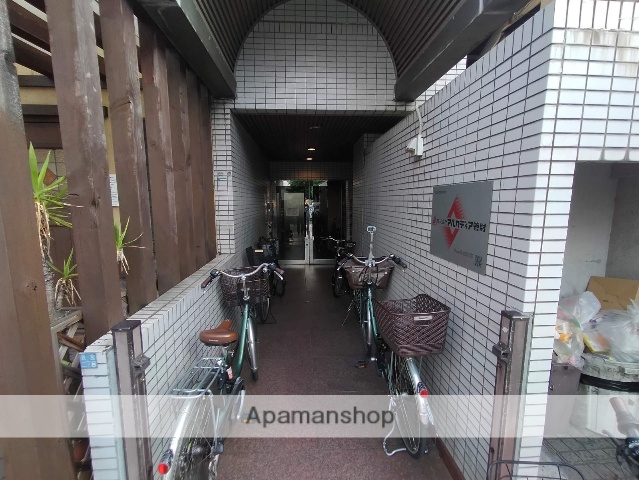 コンビニ　ファミリーマート（コンビニ）まで189m