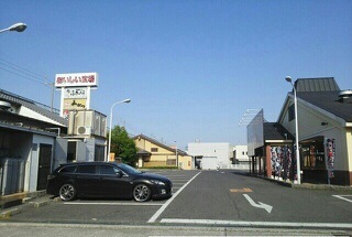 飲食店　おいしい広場さん（飲食店）まで90m