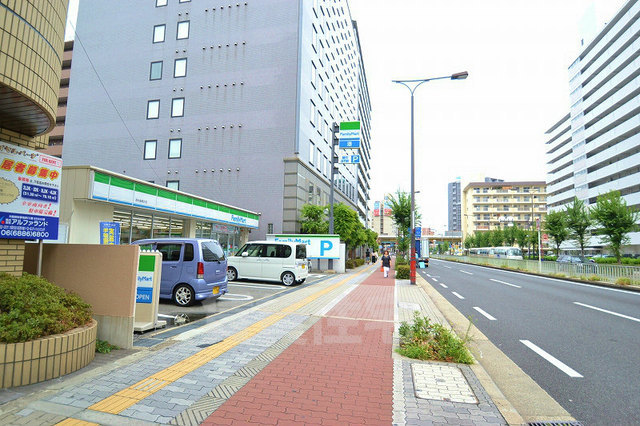 コンビニ　ファミリーマート　西中島南方（コンビニ）まで521m