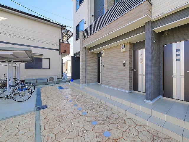 エントランス　清潔なエントランスです