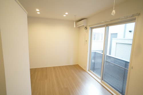 その他設備　エアコン、室内物干し機