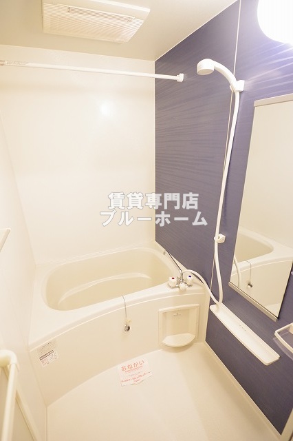 バス・シャワールーム　浴室乾燥機付きのお風呂！