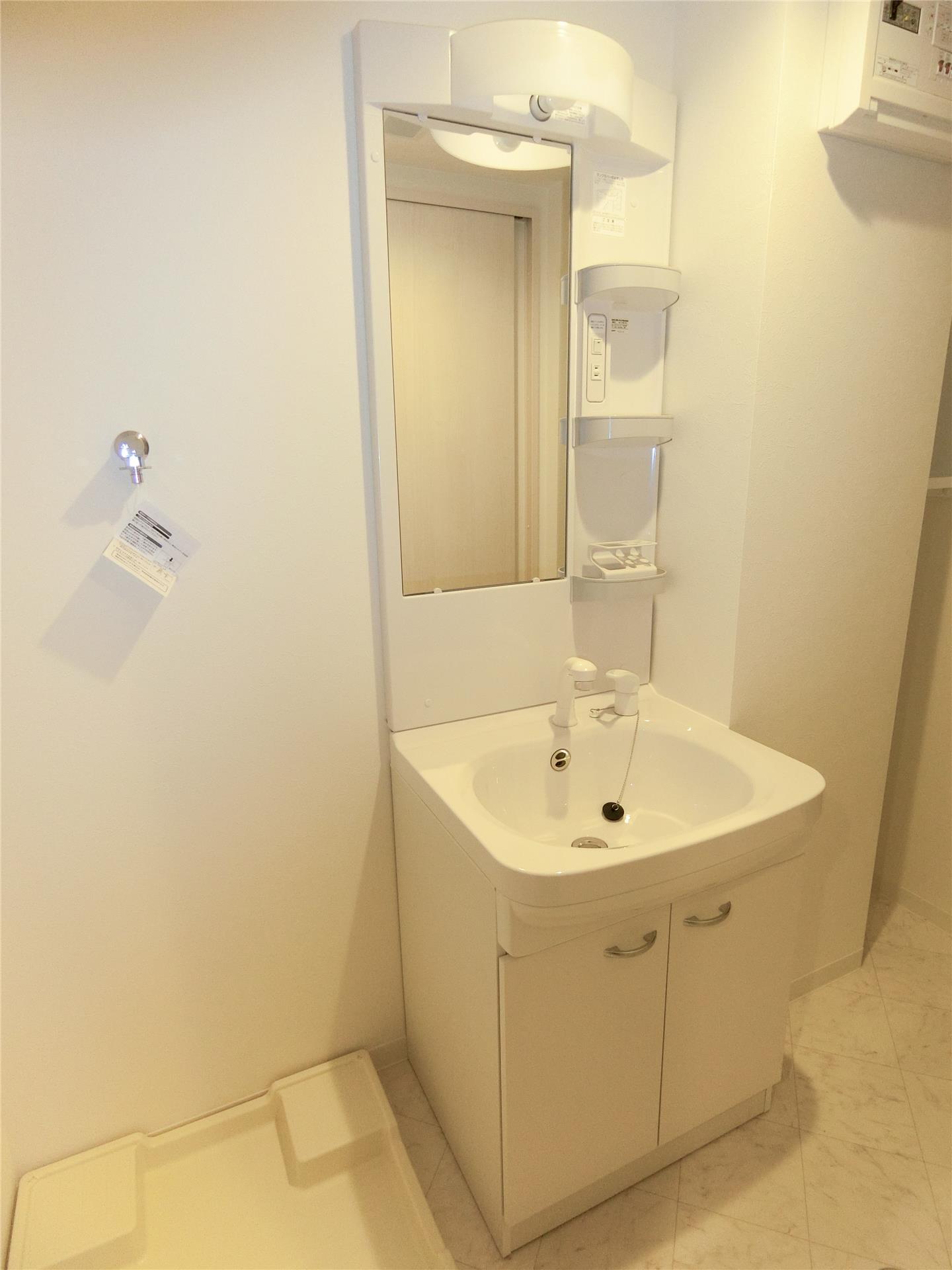 洗面設備　小物棚が便利なシャンプードレッサー♪（同仕様画像）