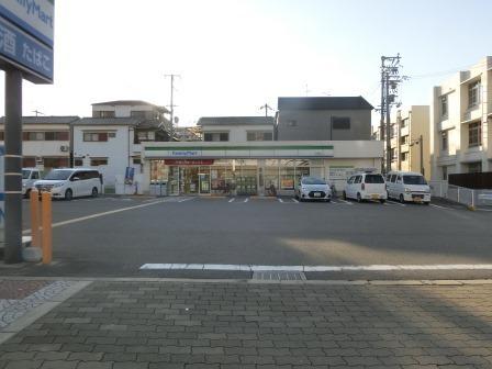 コンビニ　ファミリーマート（コンビニ）まで341m