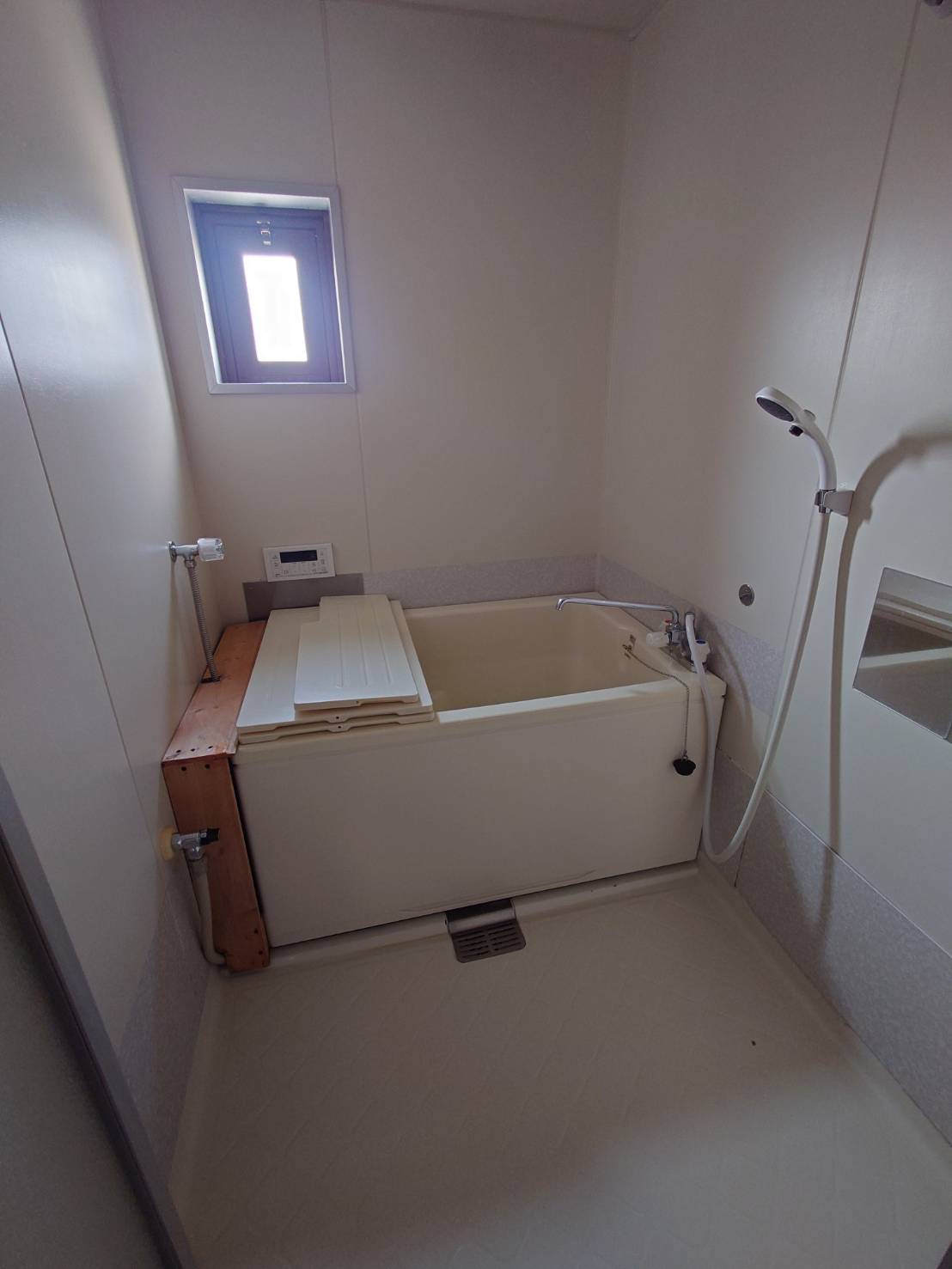 バス・シャワールーム　追い炊き機能付き