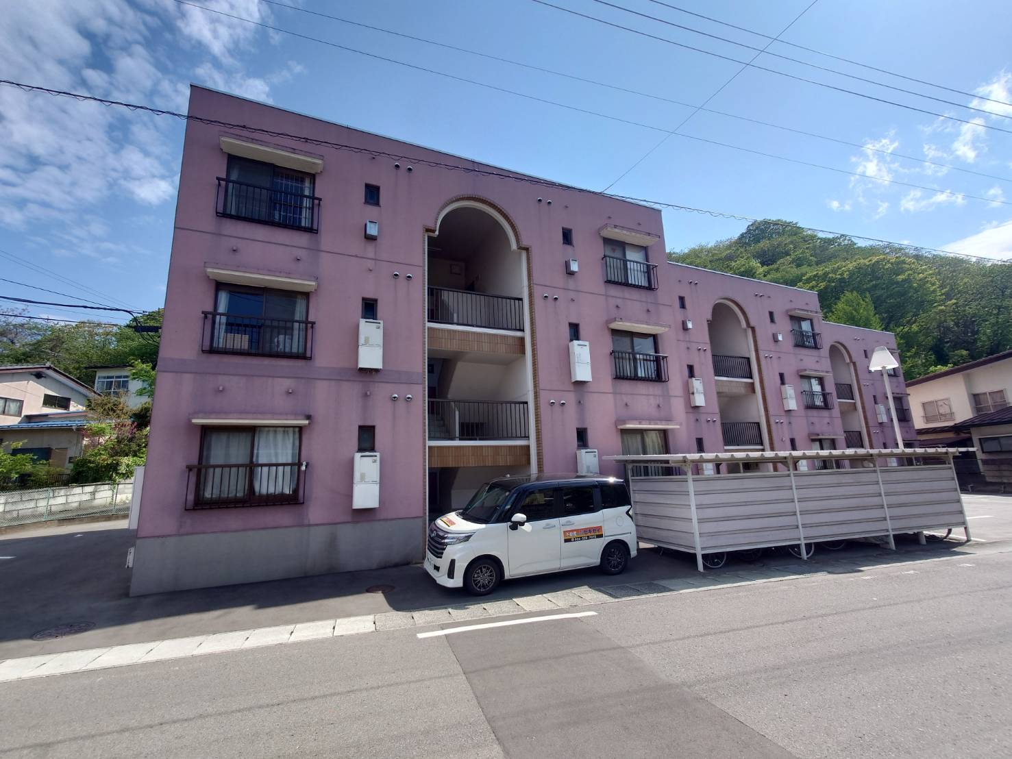 建物外観　3階建てアパート