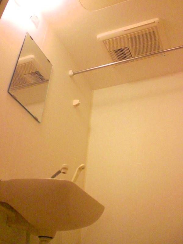 洗面設備　浴室換気乾燥機で雨の日も安心