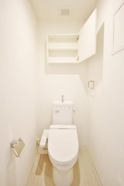 トイレ　★収納付き・温水洗浄便座★