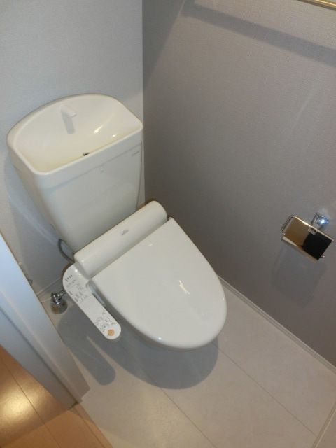 トイレ　温水洗浄便座
