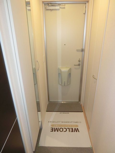 玄関　玄関は収納たっぷりです