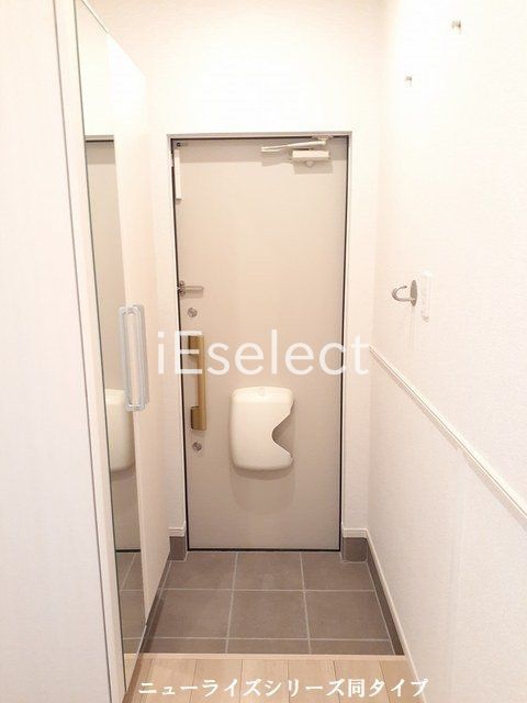 玄関　※同仕様の画像の為、実際とは異なります