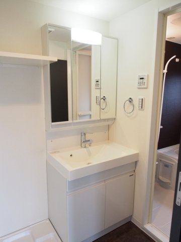 洗面設備　【築浅1LDK物件！】武蔵小杉駅周辺徒歩圏内で人気のお部屋♪