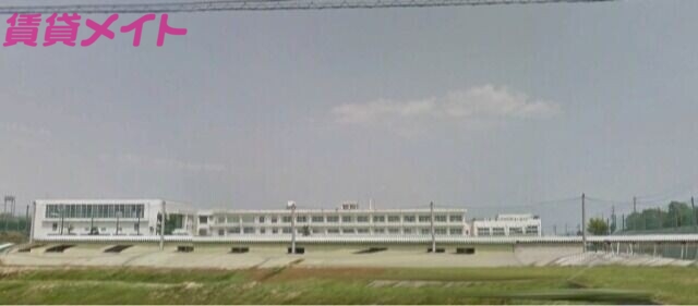 中学校　津市立朝陽中学校（中学校）まで878m