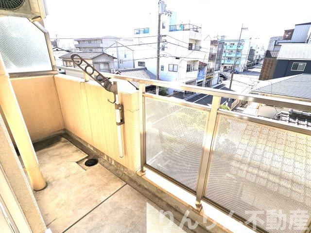 バルコニー　陽当たり良好なバルコニーです