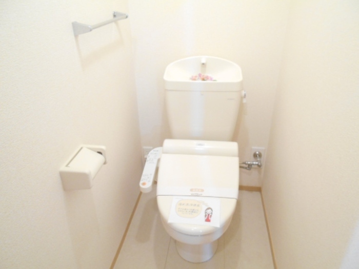 トイレ　B105 温水洗浄暖房便座