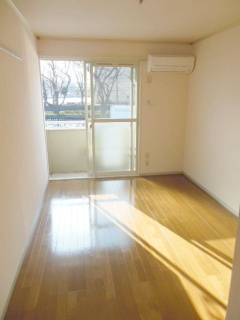 居室・リビング　★明るい居室★