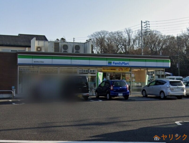 コンビニ　ファミリーマート愛知学院大学前店（コンビニ）まで559m