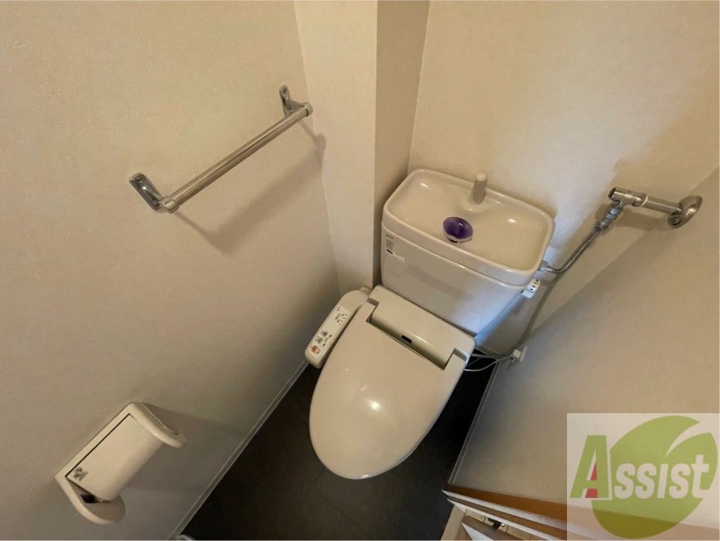 トイレ　シャワートイレになっているので快適です！