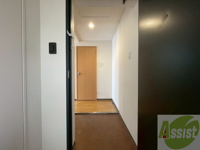 玄関　玄関です。ご覧の通り広々としていますね。