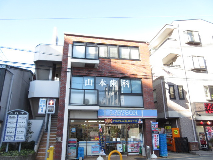 コンビニ　ローソン（コンビニ）まで70m