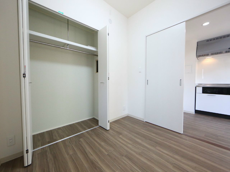 その他　洋室4帖　ＬＤＫ11帖とつなげても仕切っても使えます