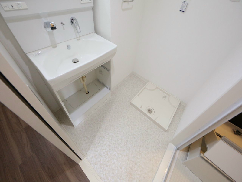 洗面設備　脱衣所　独立洗面台（シャンプードレッサー付）収納スペース有