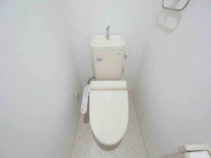 トイレ　温水洗浄暖房便座付トイレ