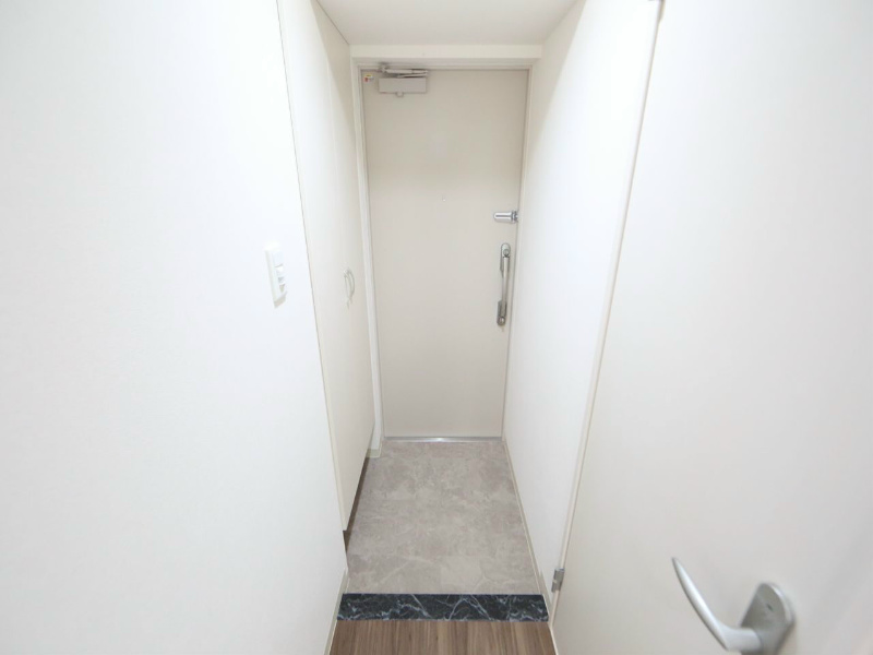 玄関　玄関　シューズボックス付（収納充実してます）