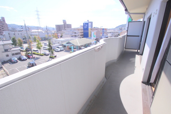 バルコニー　※別号室の写真を使用しております。