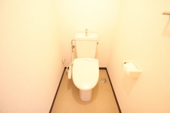 トイレ　※別号室の写真を使用しております。