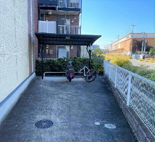 その他共有部分　屋根付き駐輪場完備
