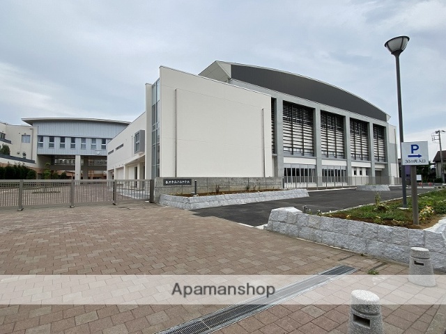 中学校　藤沢市立六会中学校（中学校）まで369m