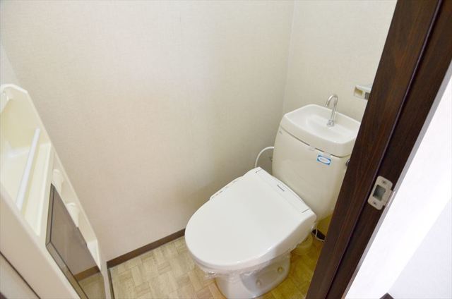 トイレ　温水洗浄暖房便座