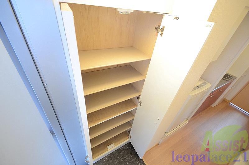 玄関　シューズボックス