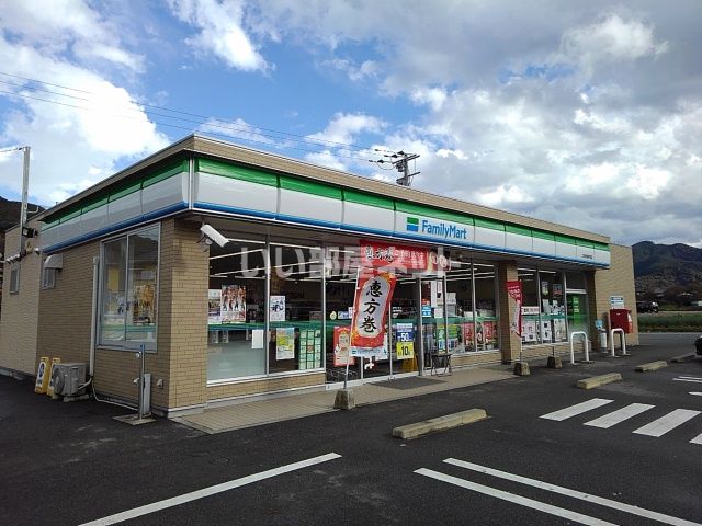 コンビニ　ファミリーマート 久留米御井町店（コンビニ）まで831m