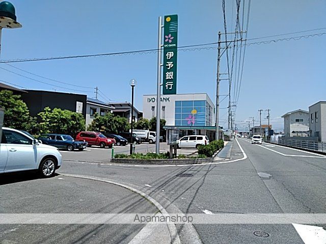 銀行　伊予銀行垣生支店（銀行）まで338m