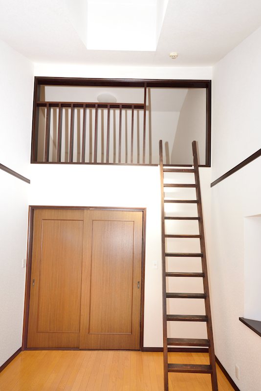 その他　フリーレント２か月　２階東南角部屋　ロフト付き