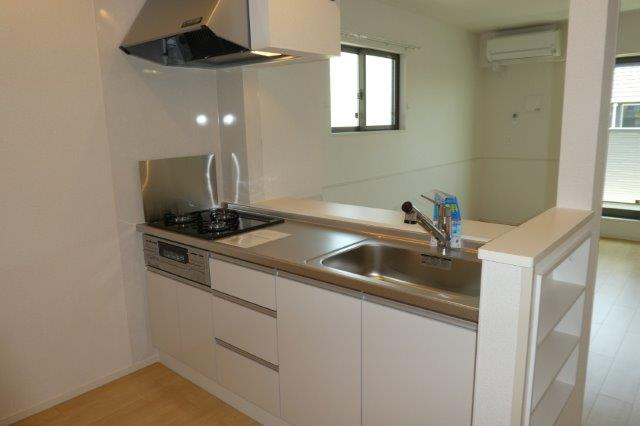 キッチン　３口ガスコンロ付きシステムキッチン