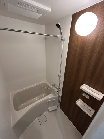 バス・シャワールーム　コンパクトで使いやすいお風呂です